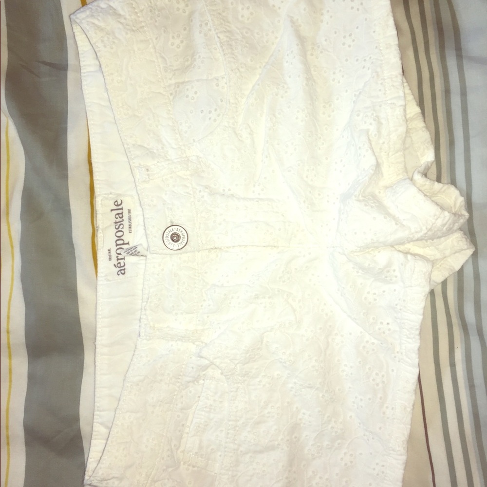 Adorable lacy white Aeropostale shorts